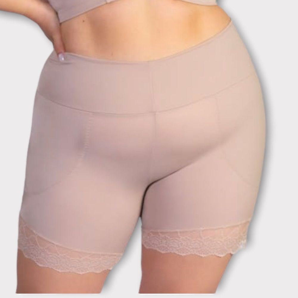 NWT Brazilian Del lírio Shapewear  short lace trim Size L